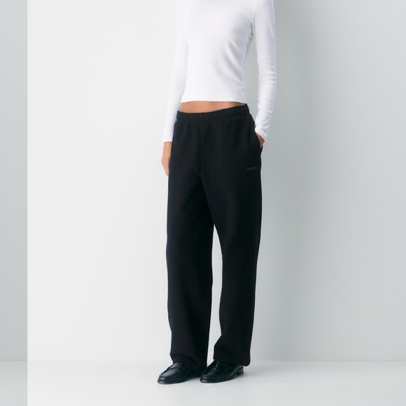 π- Aritzia Cozy Sweatfleece Mega Straight Sweatpant. Black. Size: Medium - Picture 4 of 16
